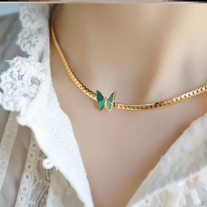 Kalung Rantai Klavikula Desain Kupu-Kupu Hijau Gaya Retro Untuk Wanita