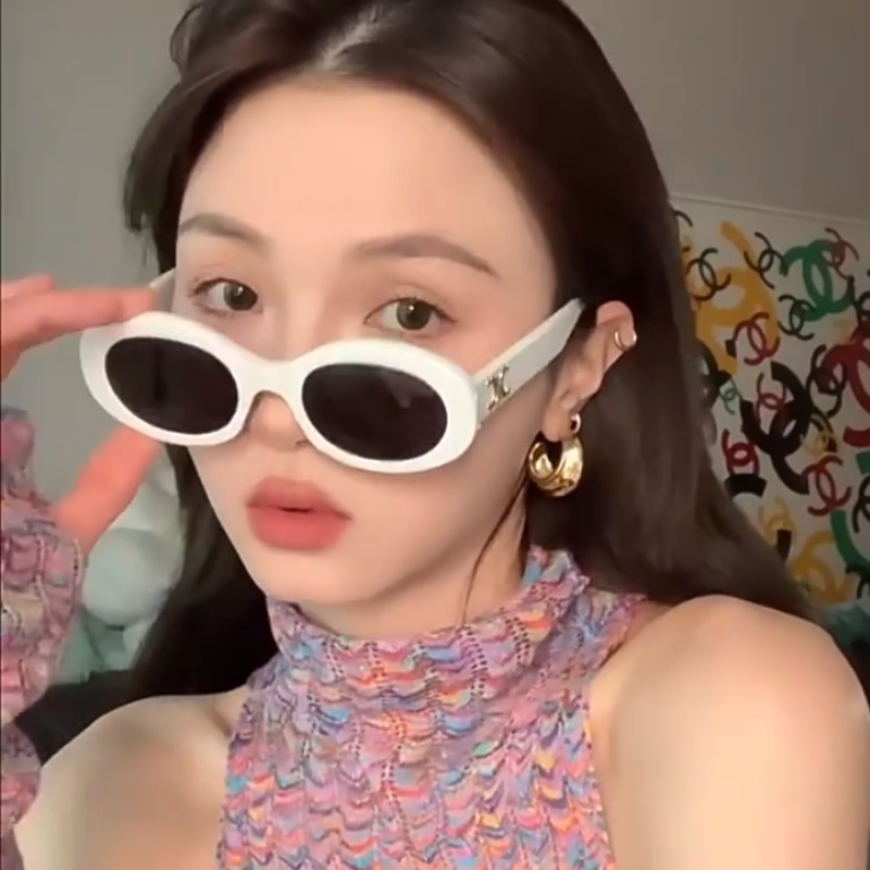 We Flower Ins Trendy Oval Frame Kacamata Hitam Untuk Wanita Perempuan Selebriti Cyber Nuansa Estetik Keren Fashion Sunnies Kacamata Outdoor OOTD Eyewear Ornaments