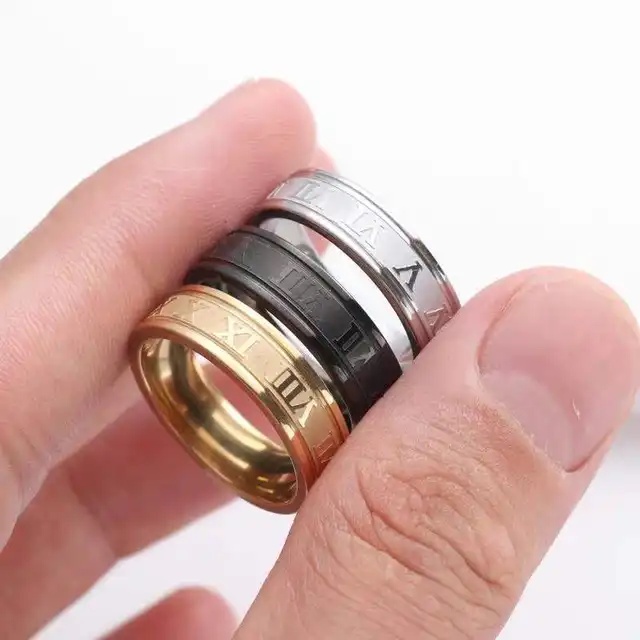 Cincin Couple Hitam Titanium Stainless Steel Angka Romawi Dan Sisi Rata Polos Anti Karat Selamanya Fashion Ring Pria Wanita Gaul Metal Gaya Elegan Kasual Vintage Colossal Anniversary Hari Jadi