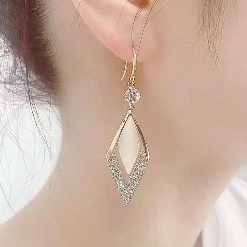 [AYBx] Baju Kaos Distro Pria Wanita Lengan Pendek Anting Geometris Panjang Temperamen Fashion Desain Peri Hias Berlian Kait Telinga Untuk Wanita