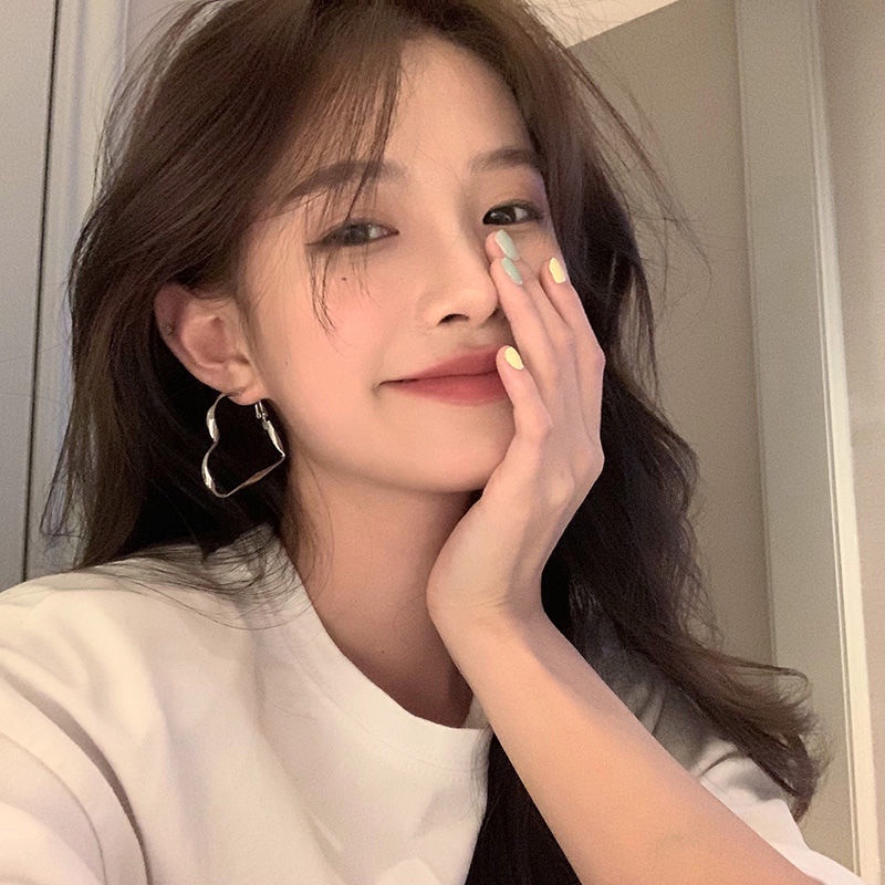 We Flower Stylish Big Silver Twist Heart Hoop Earrings Untuk Wanita Perempuan Trendi Keren Besar Geometris Berongga Jantung Anting-Anting Pesta Pertunangan Telinga Perhiasan Aksesoris