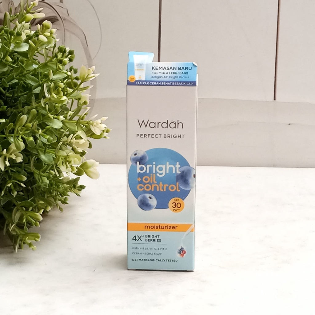 Wardah Perfect Bright Creamy Foam Brightening  + Oil Control / Moisturizer SPF 28