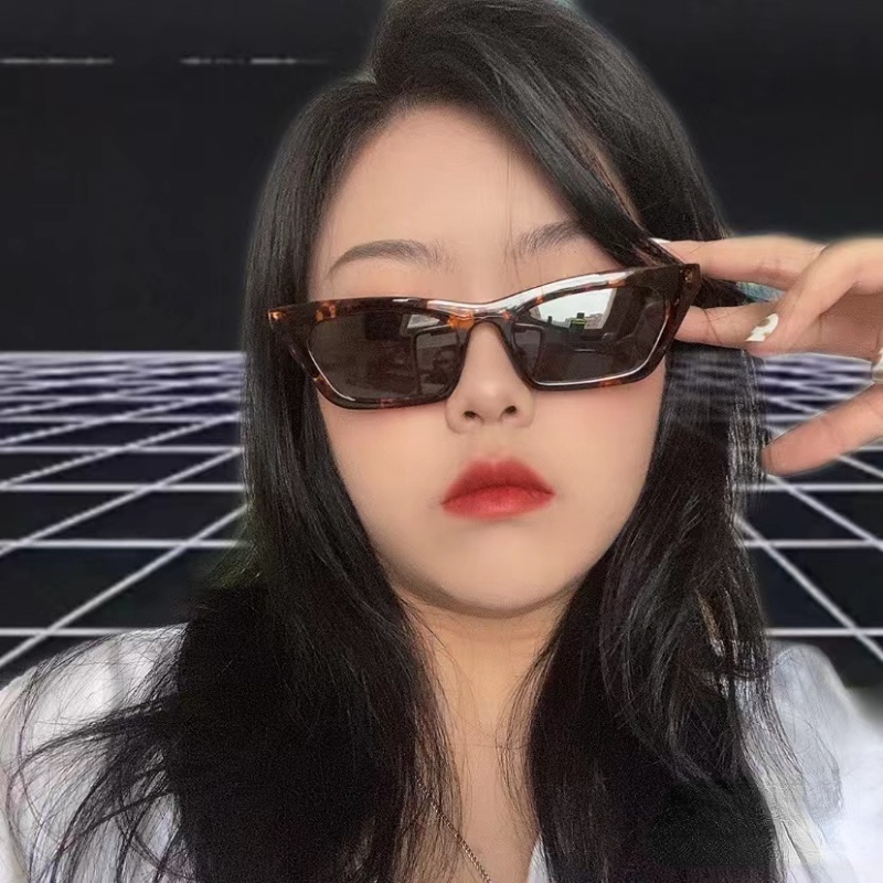 (YUZHU) Korea Gaya Mata Kucing Ulzzang Kacamata Hitam Wanita Retro Fashion Jennie Gaya Candy Color Sunglasses