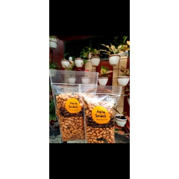 

Kacang Goreng Bawang Premium Super 1KG