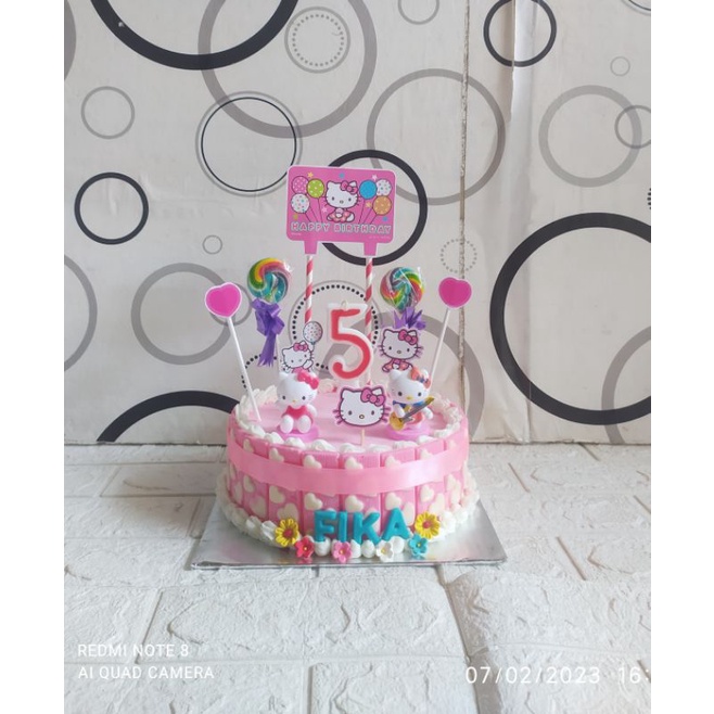 

HARGA PROMO ! ICE CREAM TART, Karakter Hello Kitty, 20 cm, Tart Dalamnya 100% Ice Cream Tanpa Kue
