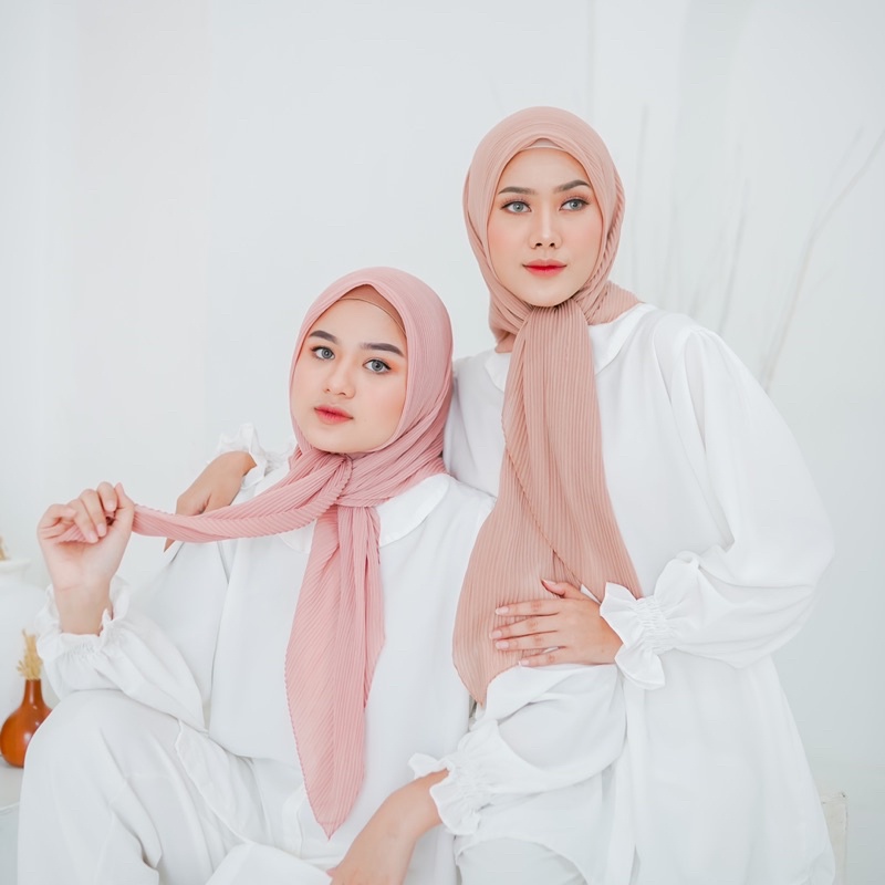 Kerudung Segi Empat Plisket Hijab Square Prisket Ceruti Babydoll Premium Nelafa Hijab