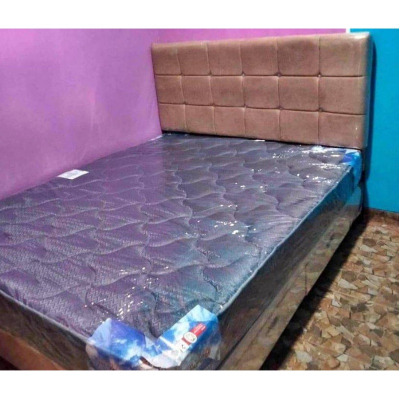 Satu Set Divan Dipan Sandaran dan Kasur Tempat Tidur Minimalis