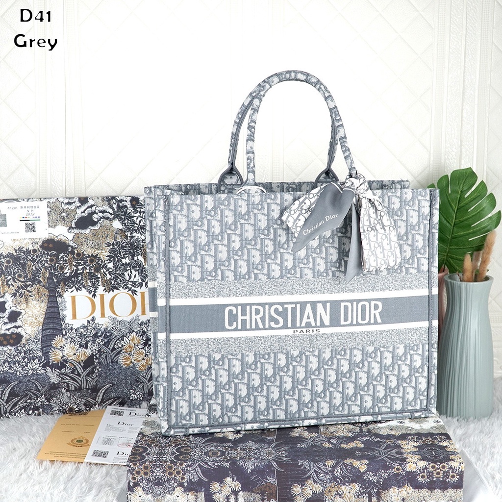 D Tote Book D41 (With Box)