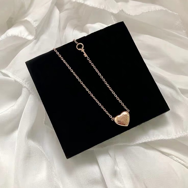 Kalung Desain Tulisan Love Untuk Wanita | Kalung Rantai Rose Gold 18k Untuk Wanita | Perhiasan Bahan Stainless Steel | Aksesoris Bahan Titanium Steel | Anting Hypoallergenic Tahan Air Tidak Pudar Untuk Hadiah Ulang Tahun