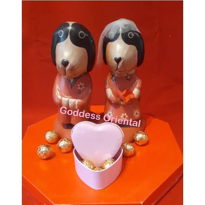 

Valentine's Day / Wedding / Anniversary Gift 2 pcs Sepasang Anjing (Dog Couple) Bride & Groom Pajangan + Gold Chocolate Balls Gift Hampers Set Hadiah