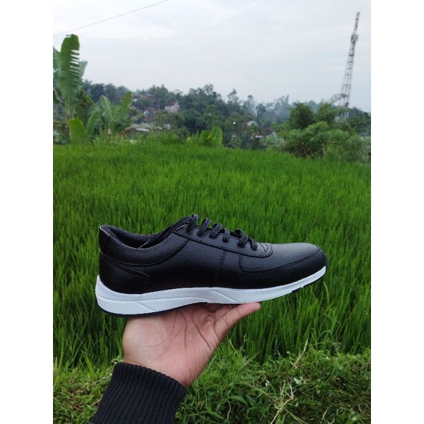 sepatu sport kulit cibaduyut