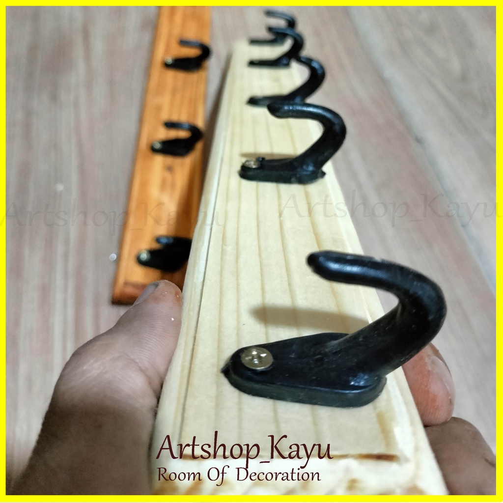 Gantungan Baju  Dinding Kapstok Baju Kayu 5 kait