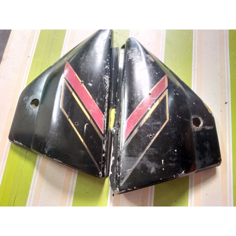 Tepong kanan kiri cover tutup aki Suzuki TRS 150 trs150 original copotan motor