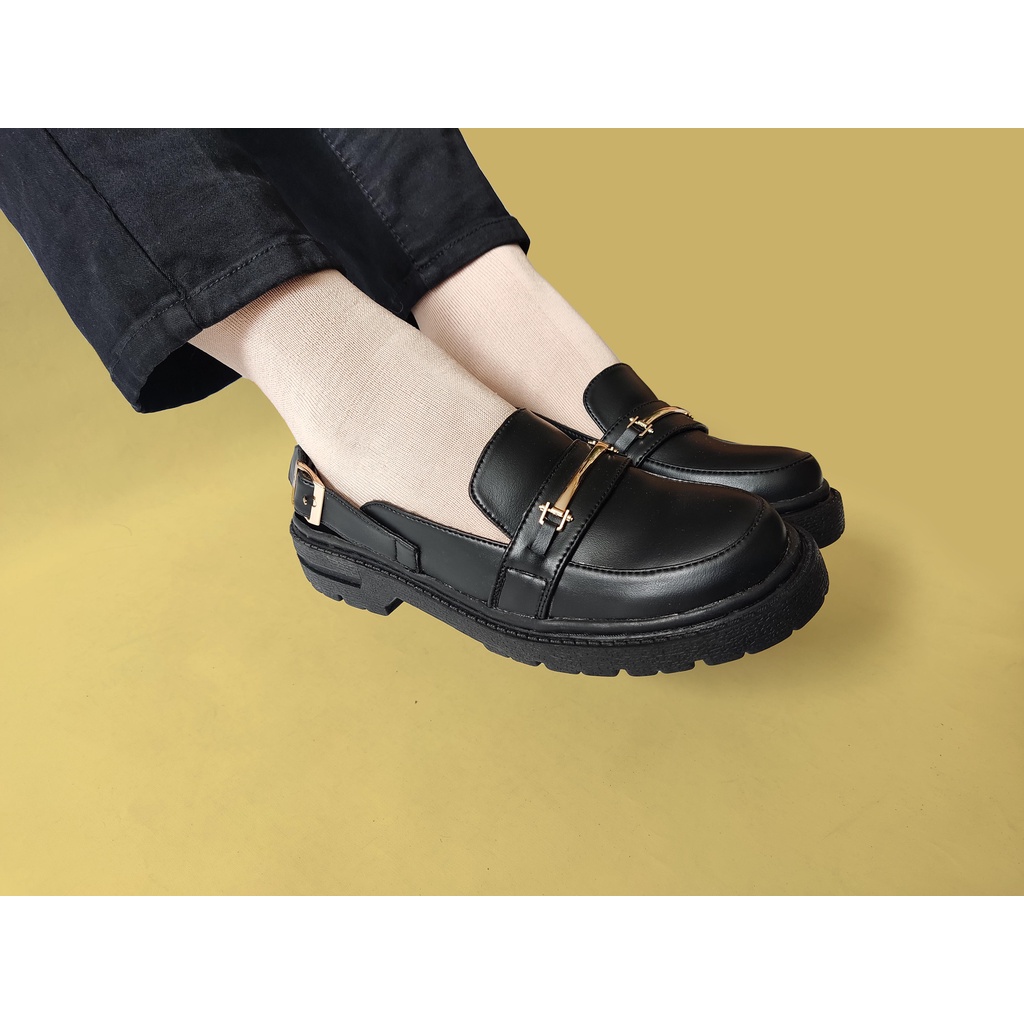 Sepatu Sandal Wanita Docmart Loafers Chain Glosy Black Terbaru Mary Janes ST. 51