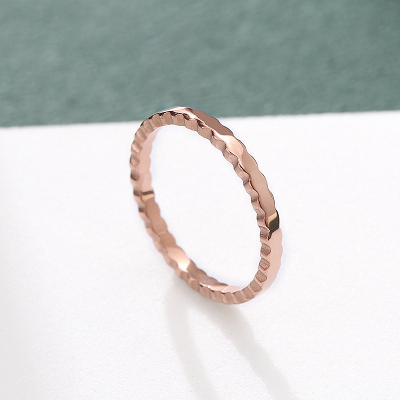 2022 Cincin Rose Gold 18K Desain Lebah Bahan Titanium Steel Anti Alergi