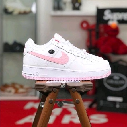 Nike Air Force 1 '07 &quot;Valentine's Day 2022&quot;