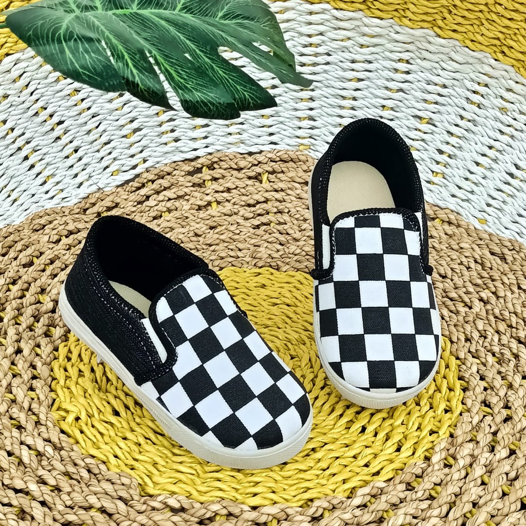 sepatu anak laki-laki dan perempuan slip-on catur MURAH