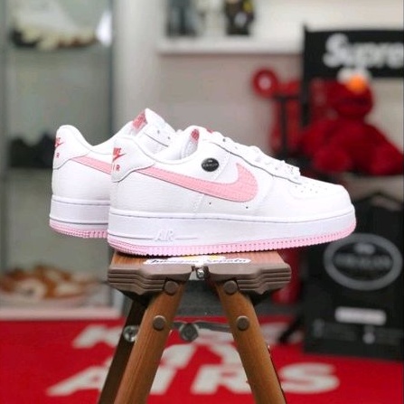 Nike Air Force 1 '07 &quot;Valentine's Day 2022&quot;