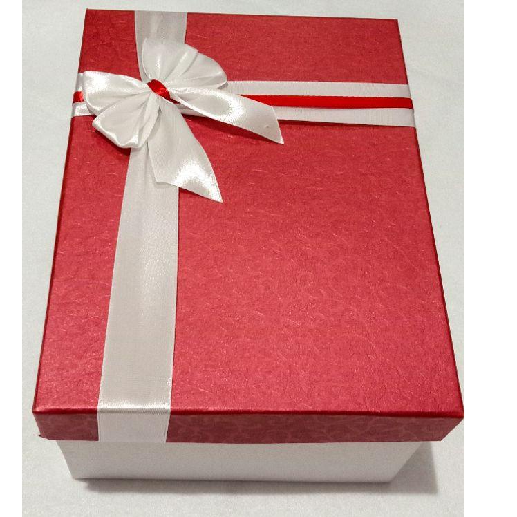 

✓ Kotak kado/ Gift box / Bungkus kado ukuran 30 x 20 x 8 cm