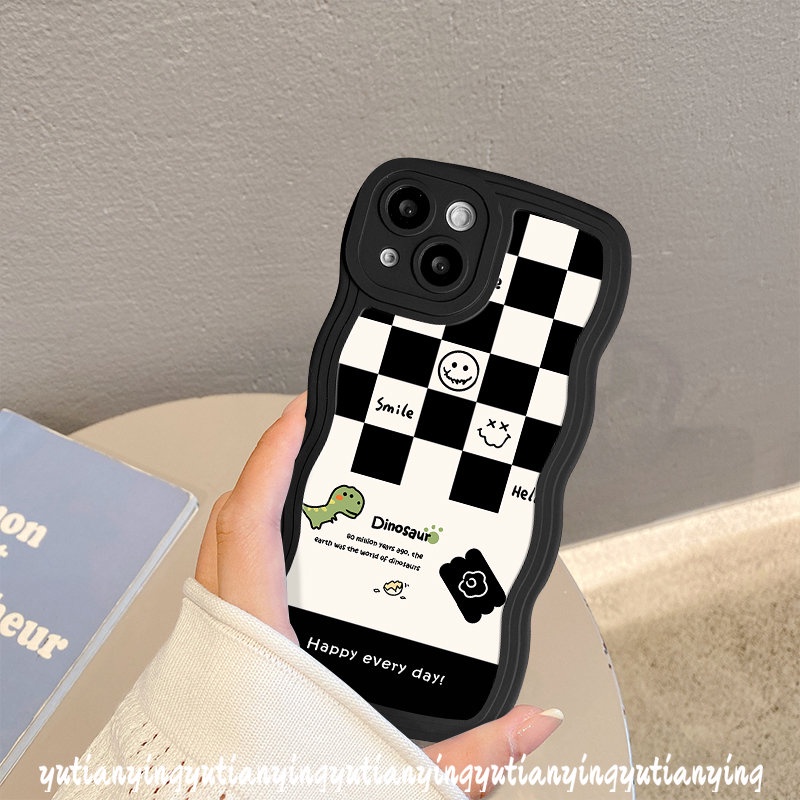 IPHONE Casing Dinosaurus Lucu Kompatibel Untuk Iphone11Xr 7plus 14 13 12 Pro Max 6 6s 8 7 Plus X XS Max SE 2020 14 Plus Tepi Bergelombang Kartun Smiley Chessboard Soft TPU Case