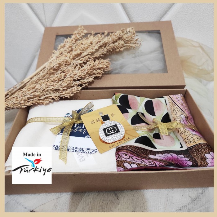 

Hampers Lebaran Cantik Paket Jilbab Segi Empat Elegant Kado Kerudung - 2