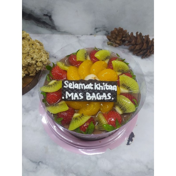 

Puding Ulang Tahun Topping Buah 14cm