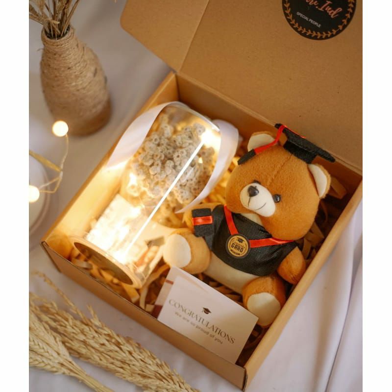 

HAMPERS GRADUATION / HAMPERS BIRTHDAY / HADIAH ULANG TAHUN / HADIAH WISUDA / KADO ANNIVERSARY