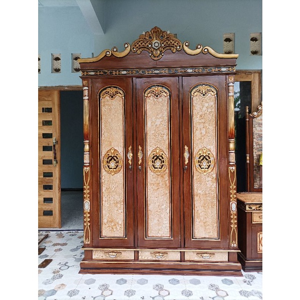Lemari cinta kayu jati / lemari pakaian full kayu jati / furniture Jepara