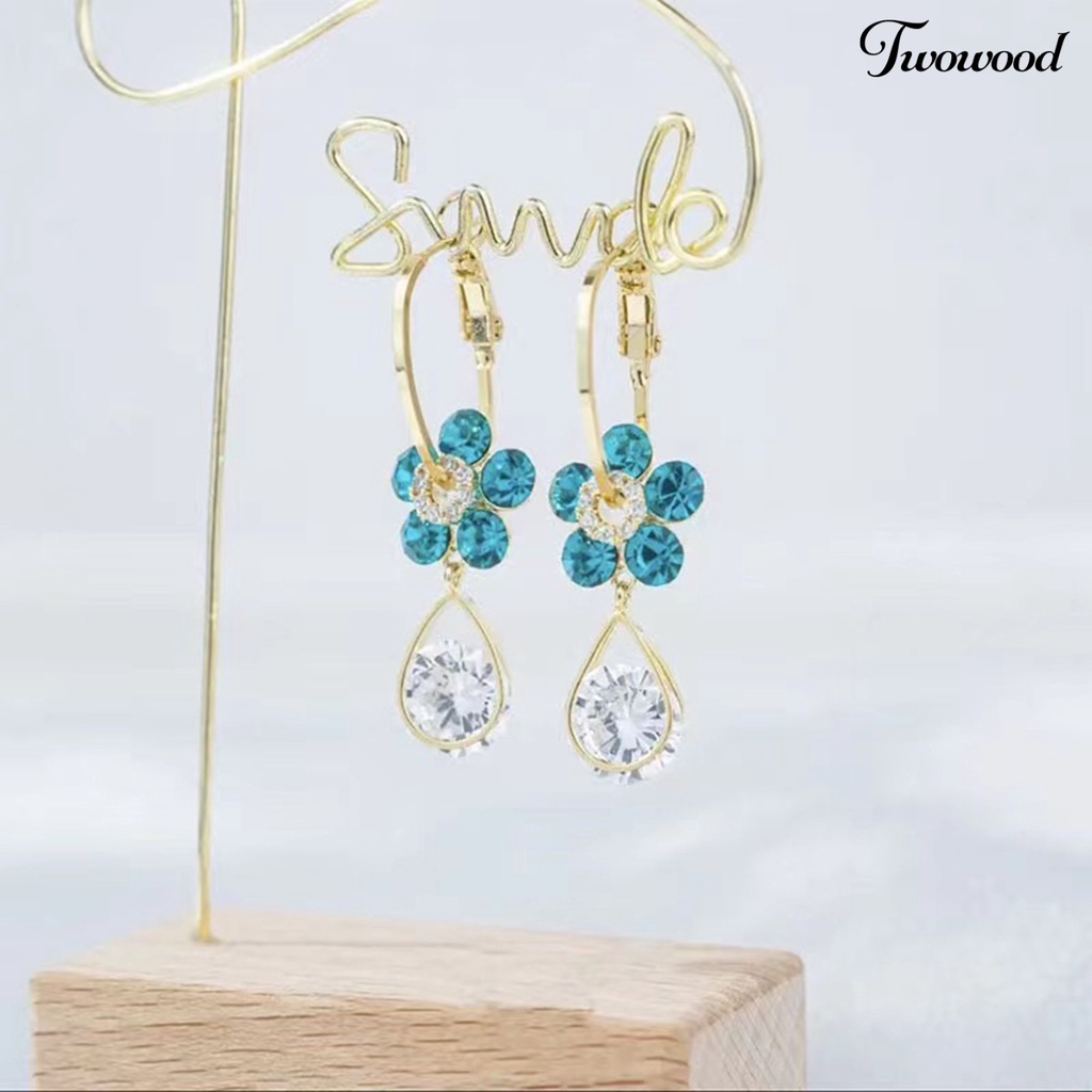 Twowood 1pasang Ladies Earrings Cahaya Mewah Elegan Temperamen Indah Halus Pakaian Sehari-Hari Alloy Faux Kristal Bunga Wanita Earrings Aksesoris Pesta