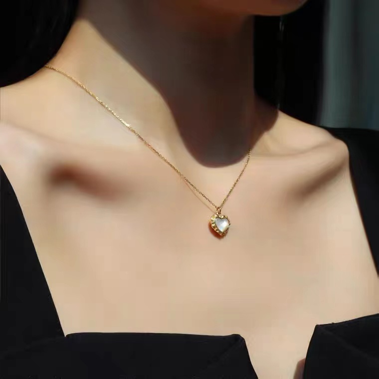 Kalung Pendek Dengan Liontin Mutiara Bahan Titanium Steel 18K Hypoallergenic Anti Pudar