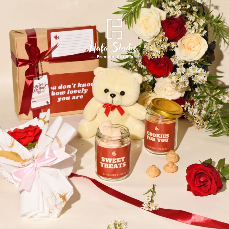 

HAMPERS VALENTINE / VALENTINE GIFT / HAMPERS ULANG TAHUN / KADO ULANG TAHUN / HADIAH ULANG TAHUN / KADO ANNIVERSARY / KADO VALENTINE / KADO WISUDA / HADIAH VALENTINE / KADO CEWEK / VALENTINES DAY / KADO PACAR / KADO PERNIKAHAN / HAMPERS BONEKA BY HAFA