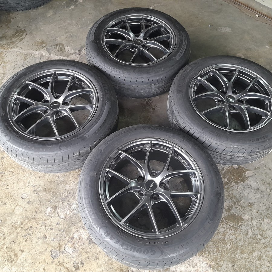 Velg Mobil Bekas Ring 17 Lubang 5 BBS R17X7,5 H5X114,3 ET35 BAN 215 60 R17