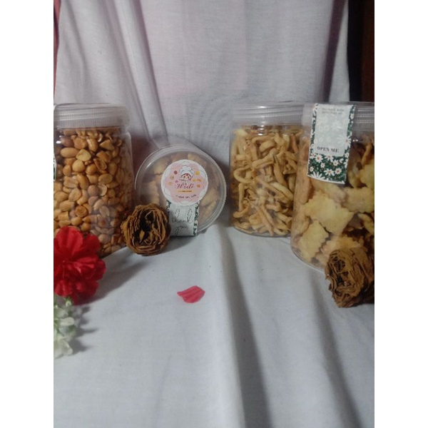 

Kue Lebaran Murah Kacang Bawang 500 gram toples 800 ml