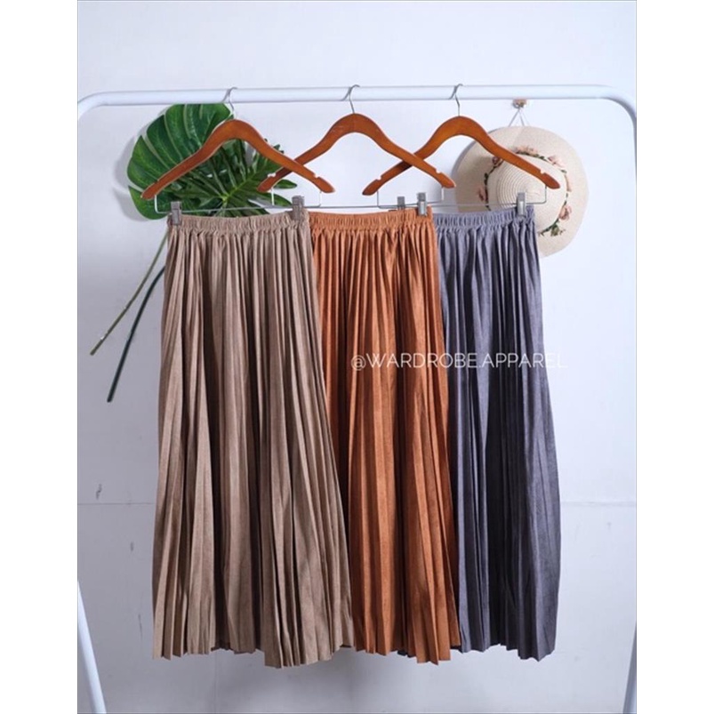 Rok plisket bahan suede merk london girl import bangkok bkk china hk / rok plisket import premium P