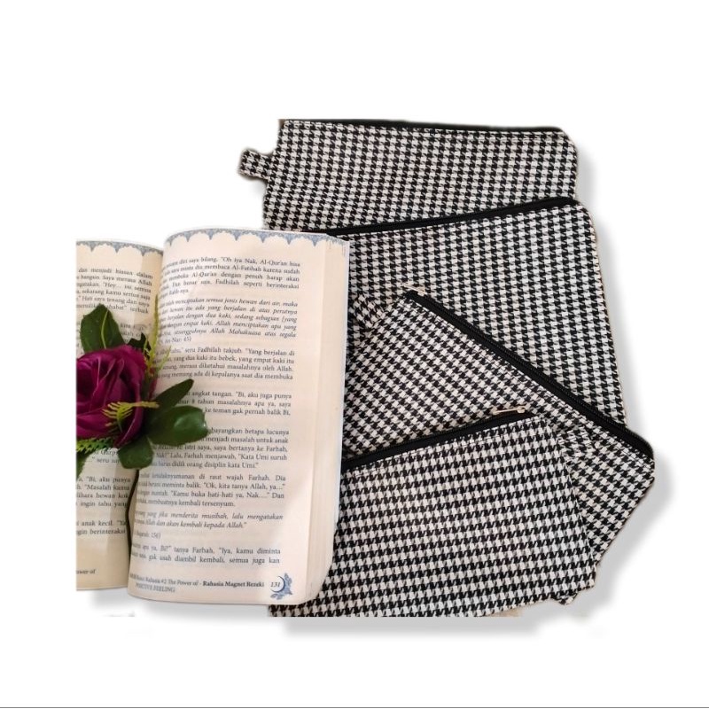 

Document Bag Tas Dokumen / Tas vinil Tempat Pensil /Bahan Prada Anti Air