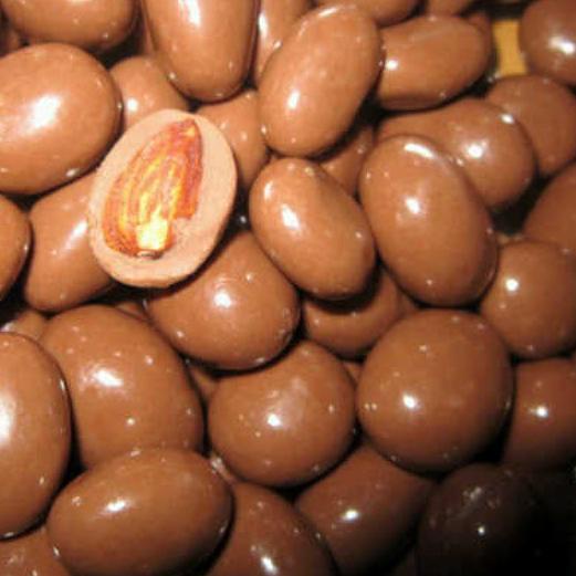 

◘ 500 gram coklat isi almond / choco almonds ☞