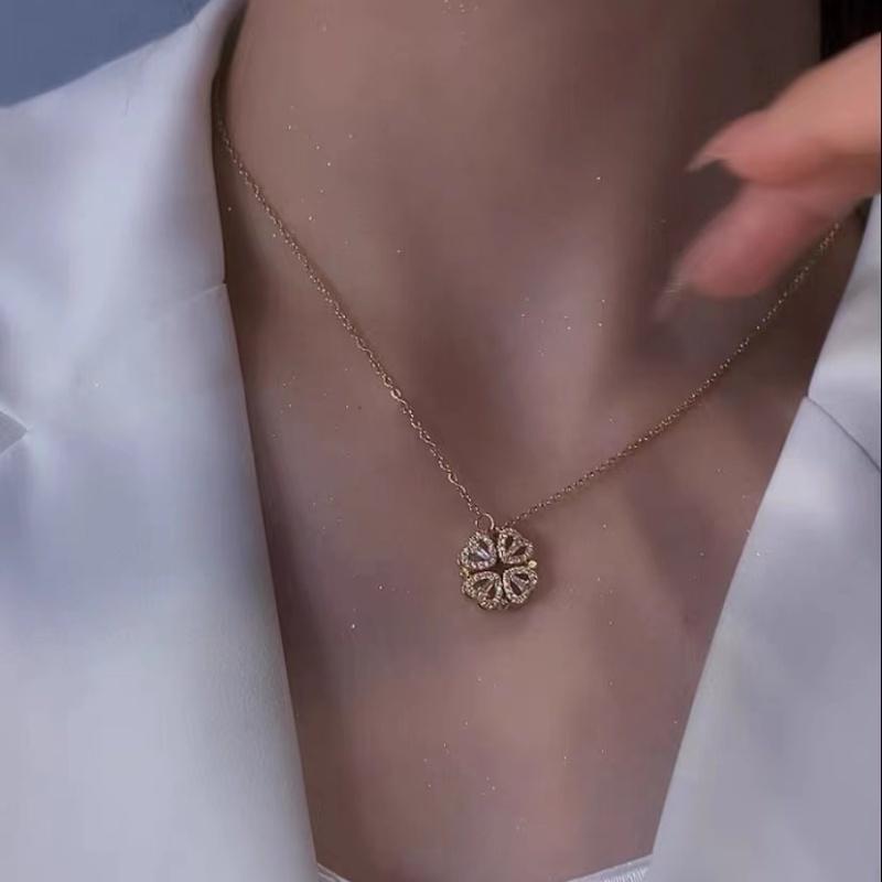 Kalung Rantai Dengan Liontin Daun Clover Hias Berlian Imitasi Untuk Wanita | Kalung Rantai Dengan Liontin Hati Kecil Untuk Wanita | Kalung Bahan Titanium Steel Untuk Wanita | Hadiah Ulang Tahun | Anting Hypoallergenic Anti Pudar