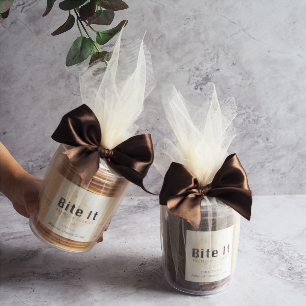 

Bingkisan Medium Almond Crispy