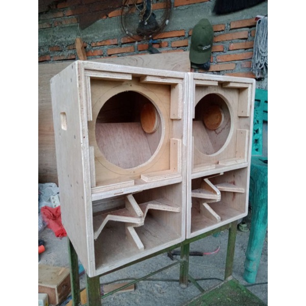 BOX SPEAKER SUBWOOFER MODEL CBS CUSTOM 6 INC