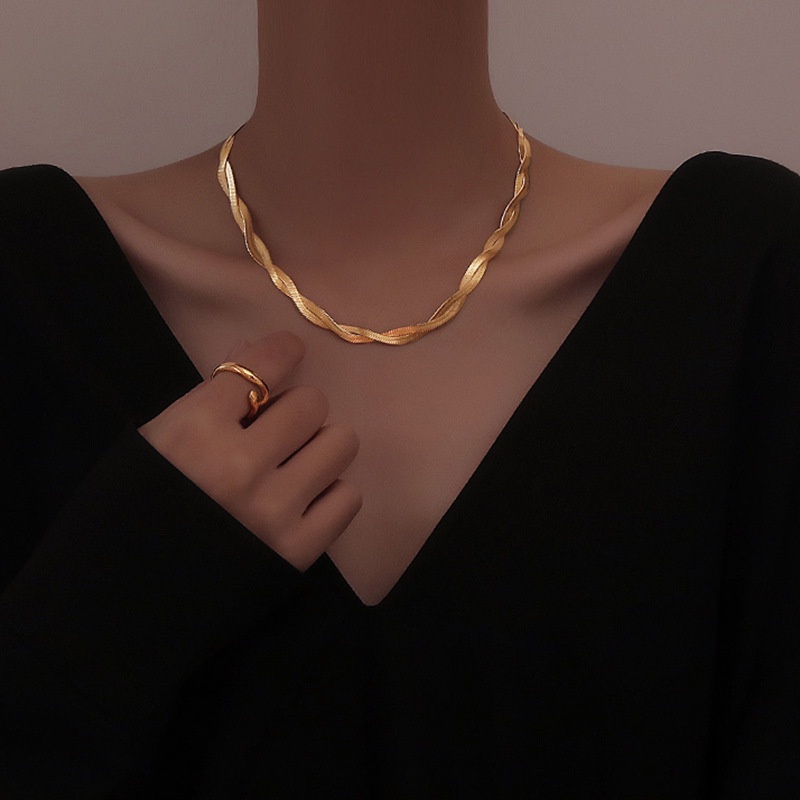 Kalung Model Tulang Ular Bahan Titanium Steel Gaya Retro