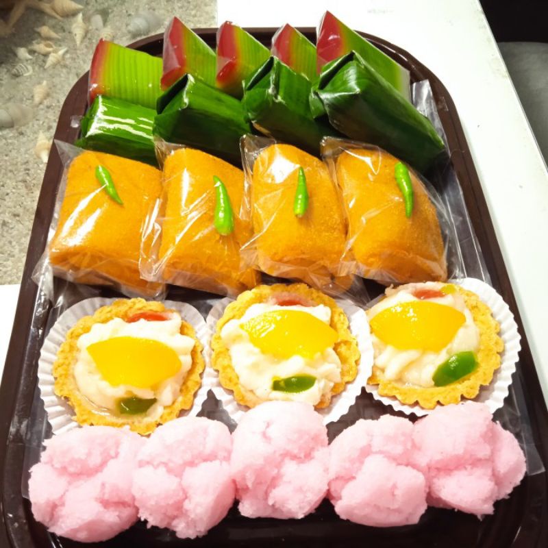 

Kue Nampan / Kue Basah / Jajanan Pasar / Kue Tradisional