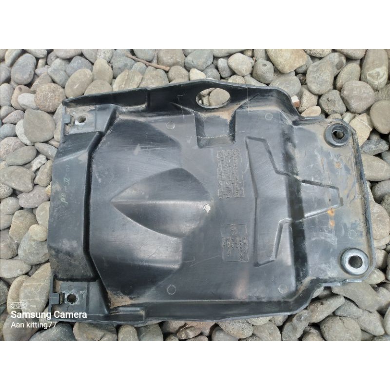 Spakbor slebor sambung kolong bawah kawasaki bajaj pulsar 200NS ori original copotan bekas second