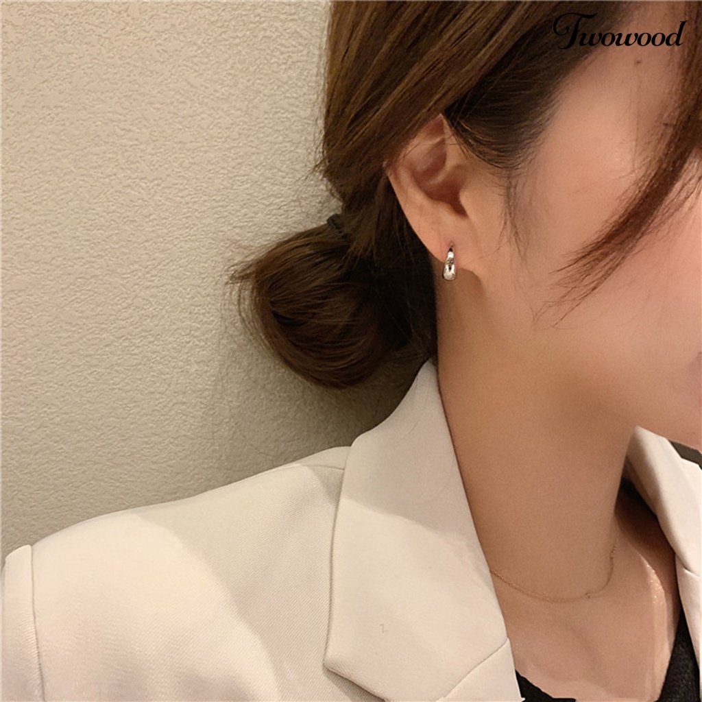 Twowood 1pasang Anting Lingkaran Geometris Halus Tindik Kepribadian Electroplating Ear Decoration Tebal Minimalis Tetesan Air Hoop Earrings Perhiasan Aksesori