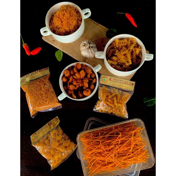 

Makaroni Bantet varian mix (Bantet, Uril, Kerang, Bihun, Seblak Kering)