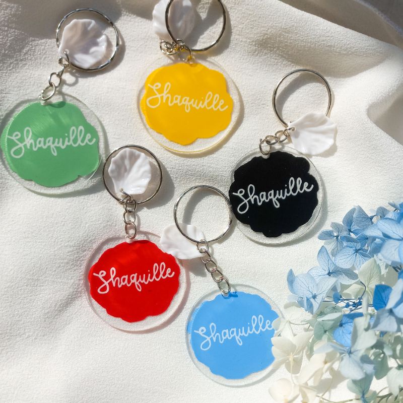 gantungan kunci akrilik custom nama berwarna-keychain nama-souvenir nikah-kado nikah-hadiah wisuda