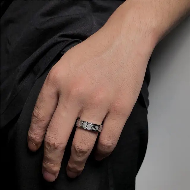 Cincin Couple Hitam Titanium Stainless Steel Angka Romawi Dan Sisi Rata Polos Anti Karat Selamanya Fashion Ring Pria Wanita Gaul Metal Gaya Elegan Kasual Vintage Colossal Anniversary Hari Jadi