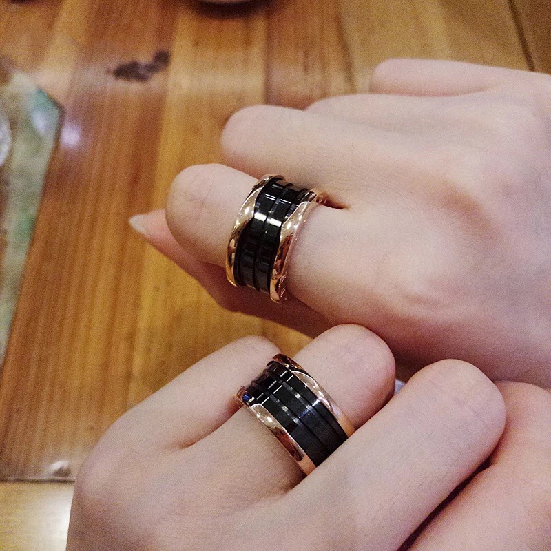 Cincin Pasangan Bahan Keramik Titanium Steel Warna Hitam / Putih Gaya Eropa / Amerika