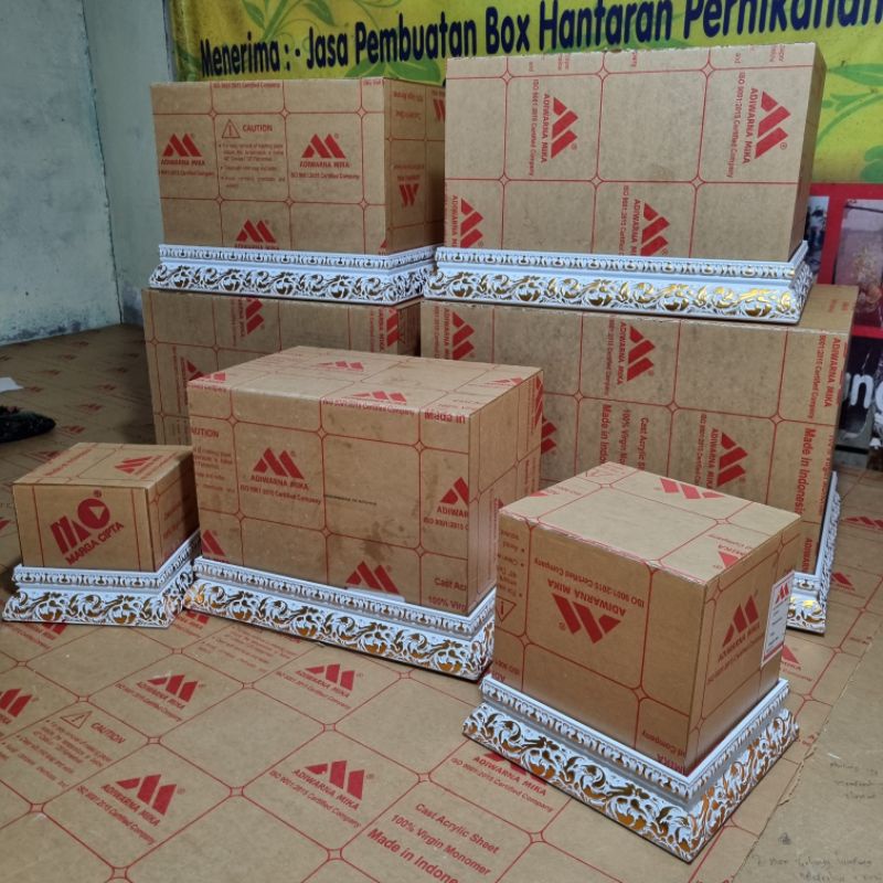 

Kotak Hantaran Akrilik isi 7 pcs | Box Hantaran ( GRATIS PAKING KAYU )