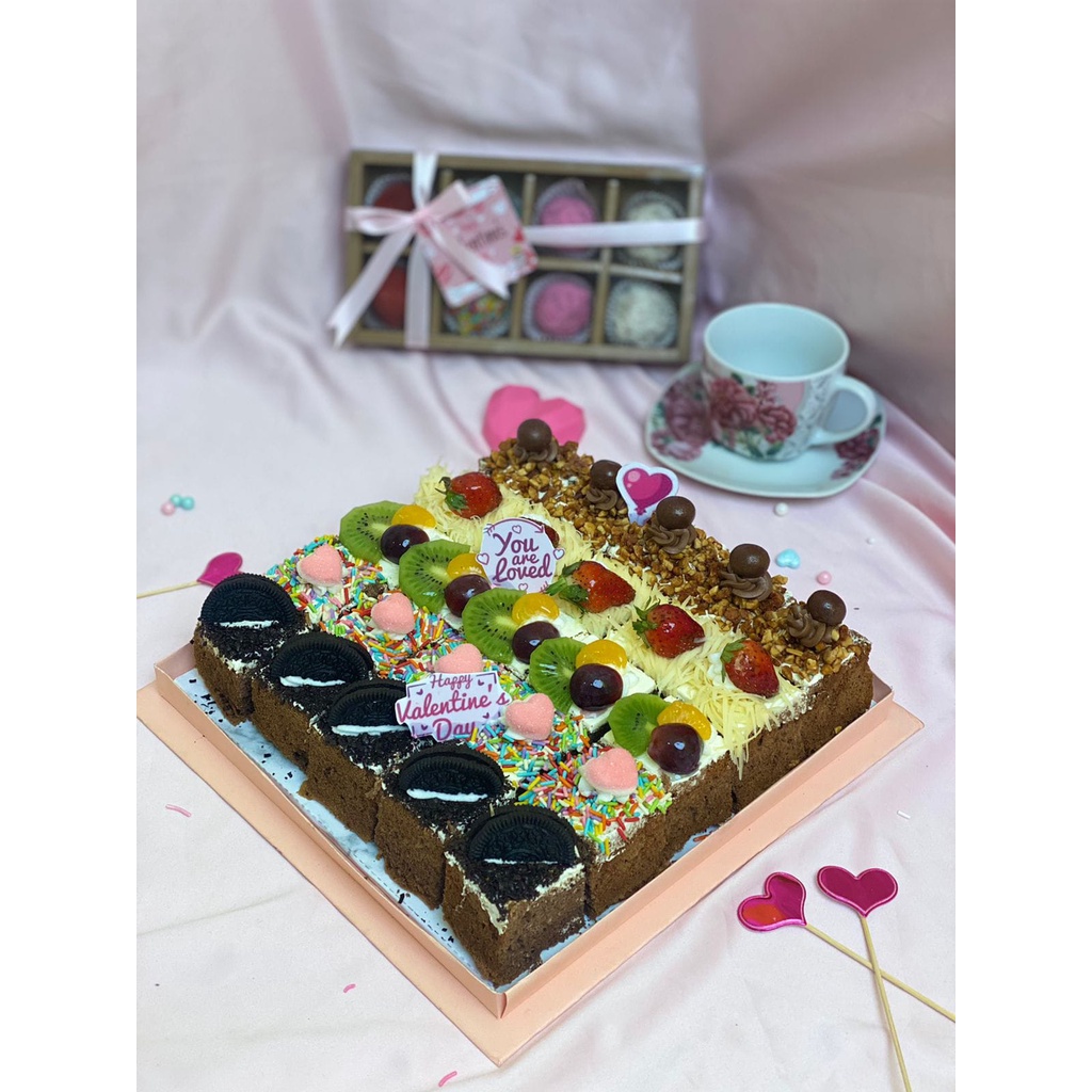 Cake Potong Hias Bolu Marmer Kue Ulang Tahun Birthday Cake Brownies Fudgy Panggang Lumer Hantaran Pernikahan Hajatan Uk 20x20 Edisi Imlek Valentine Lebaran Wisuda Ulang Tahun