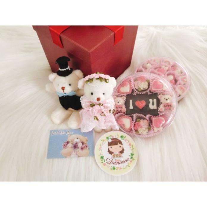 

Diskon Hadiah Valentine Coklat Bentuk Hati Boneka Couple Dikemas Kotak Merah